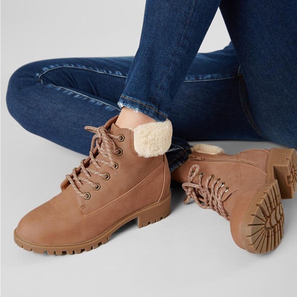 NIB Women’s Size 8 (Euro Sz 38.5) Madden Girl Frresh Lace-up Winter Boots Geige
